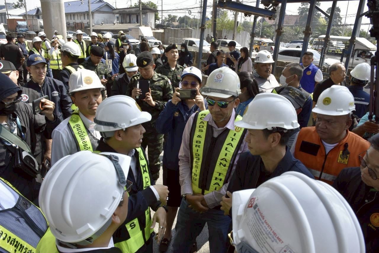 กรมทางหลวงเร่งเคลียร์เหตุโครงเหล็ก M82 ร่วงบนถนนพระราม 2 สั่งปิดจราจรช่องหลัก 24 ชม. พร้อมระดมเครน-เครื่องจักรกู้สถานการณ์และ