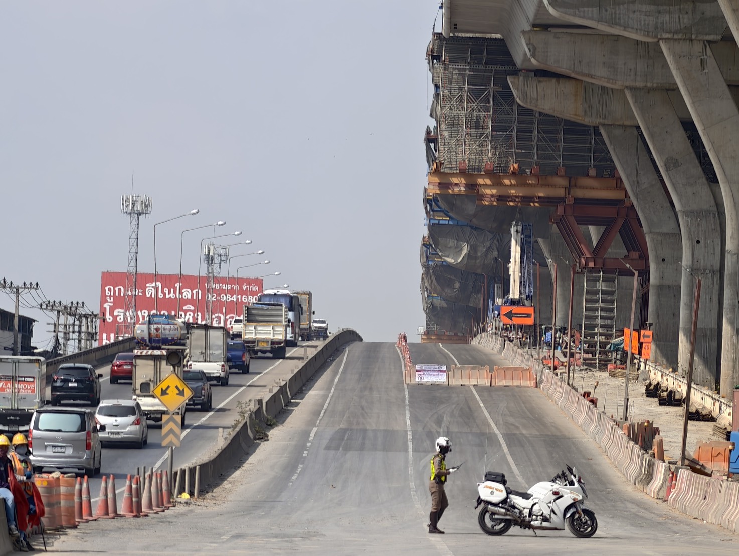 “พิพัฒน์” เคลียร์ชัด! “ปิดพื้นที่ 100%” คือปิดจุดเสี่ยง ไม่ใช่ปิดถนนทั้งสาย ย้ำ! “ประชาชนต้องปลอดภัยสูงสุด” ไม่มีการอุ้มผู้รั