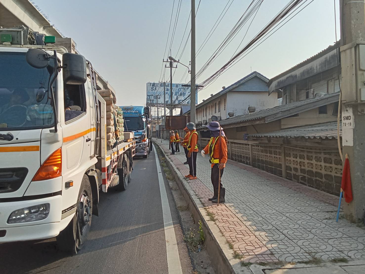 กรมทางหลวงเร่งเคลียร์พื้นที่ถนนพระราม 2 หลังเคลื่อนย้ายร่างผู้เสียชีวิตครบแล้ว พร้อมระดมเครน 550 ตัน เร่งรื้อถอนโครงเหล็กสำหร