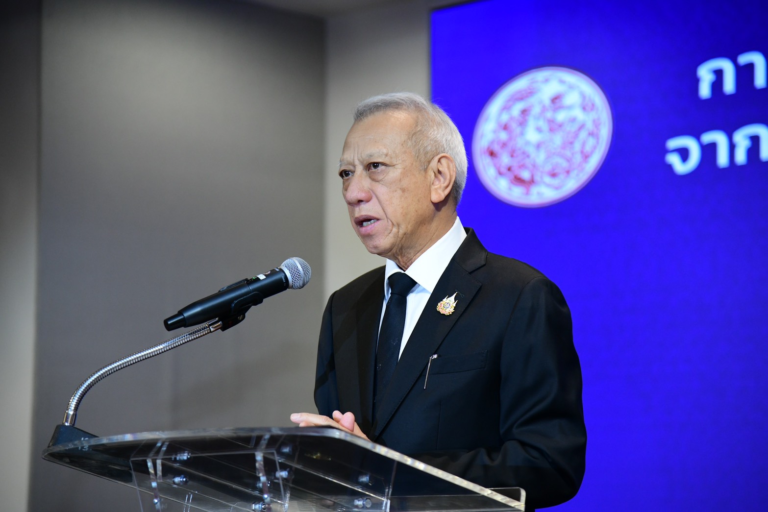 “พิพัฒน์” เป็นสักขีพยานมอบเงินเยียวยาครอบครัวผู้สูญเสีย จากเหตุการณ์เครนถล่มบนถนน พระราม2 พร้อมเร่งติดตามการช่วยเหลือโดยเร็ว