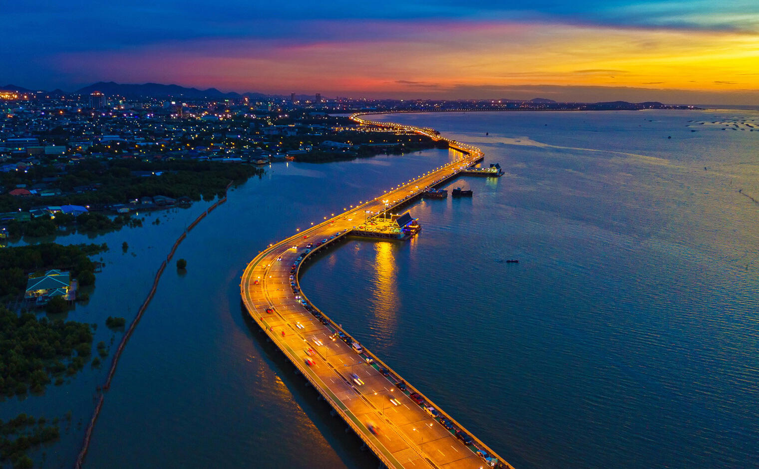 รูป สะพานเลียบชายทะเลชลบุรี