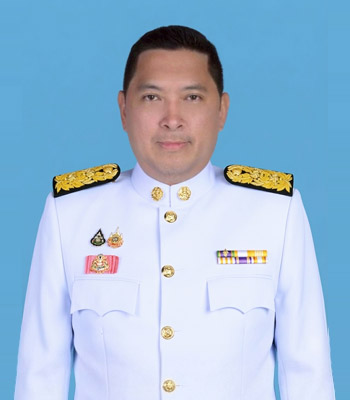 นายนิกร โสมกลาง